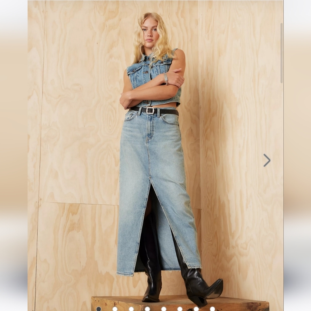Levi's® Premium Ankle Colum Skirt Size 23